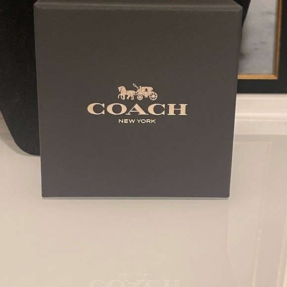 NWT Coach Necklace ~ Golden Horse & Carriage ~ MSRP $118 - Picture 5 of 6